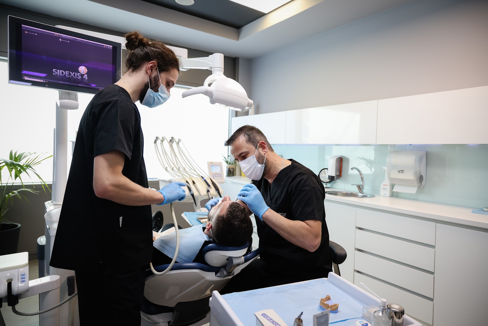 Dr. Roland Zhuka | Dentisti in Albania