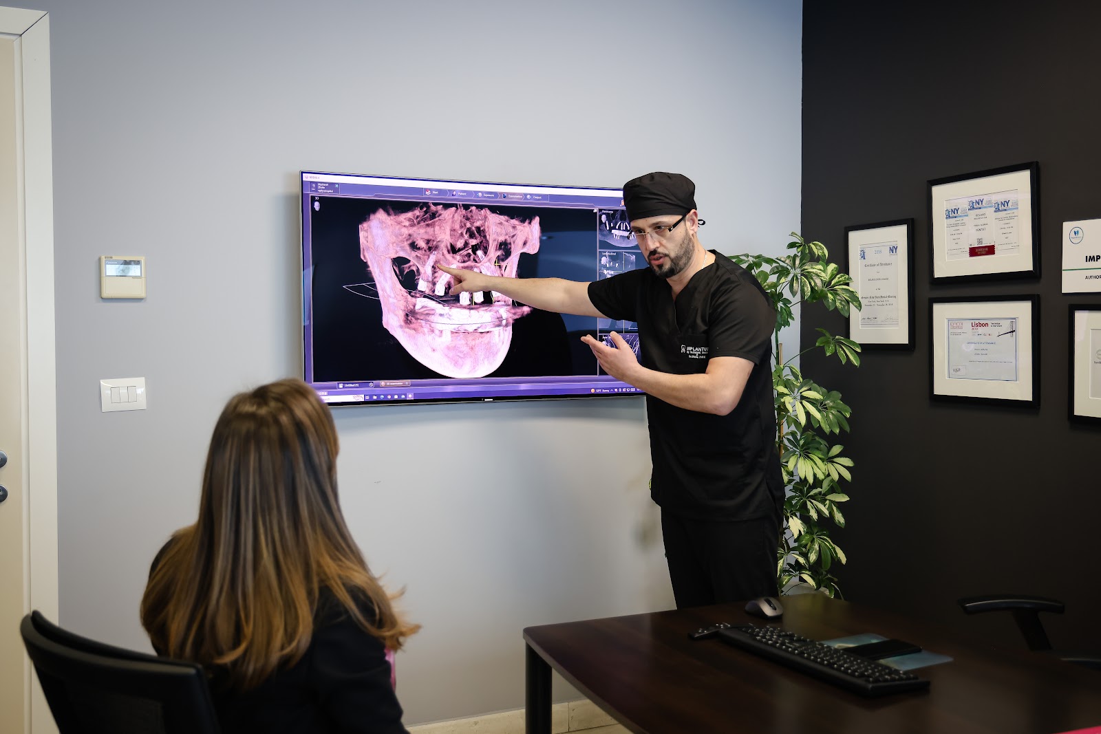 Dr. Roland Zhuka | Dentisti in Albania