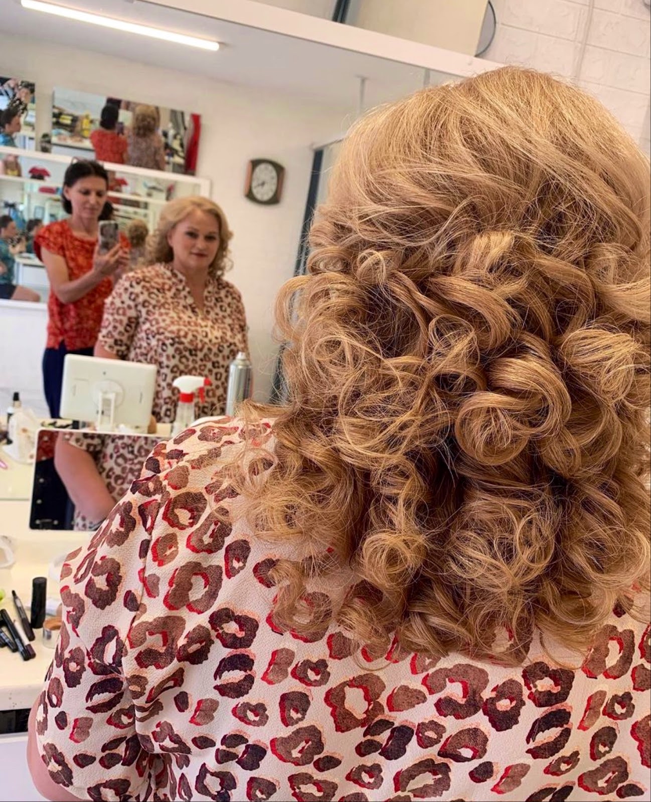 Parukeri Estetike Memi (Beauty Salon Memi)