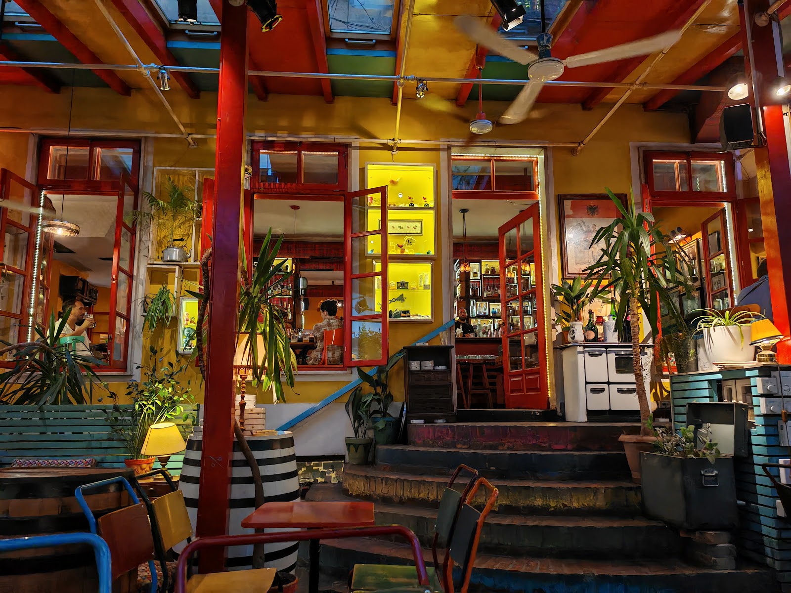 Radio bar Tirana