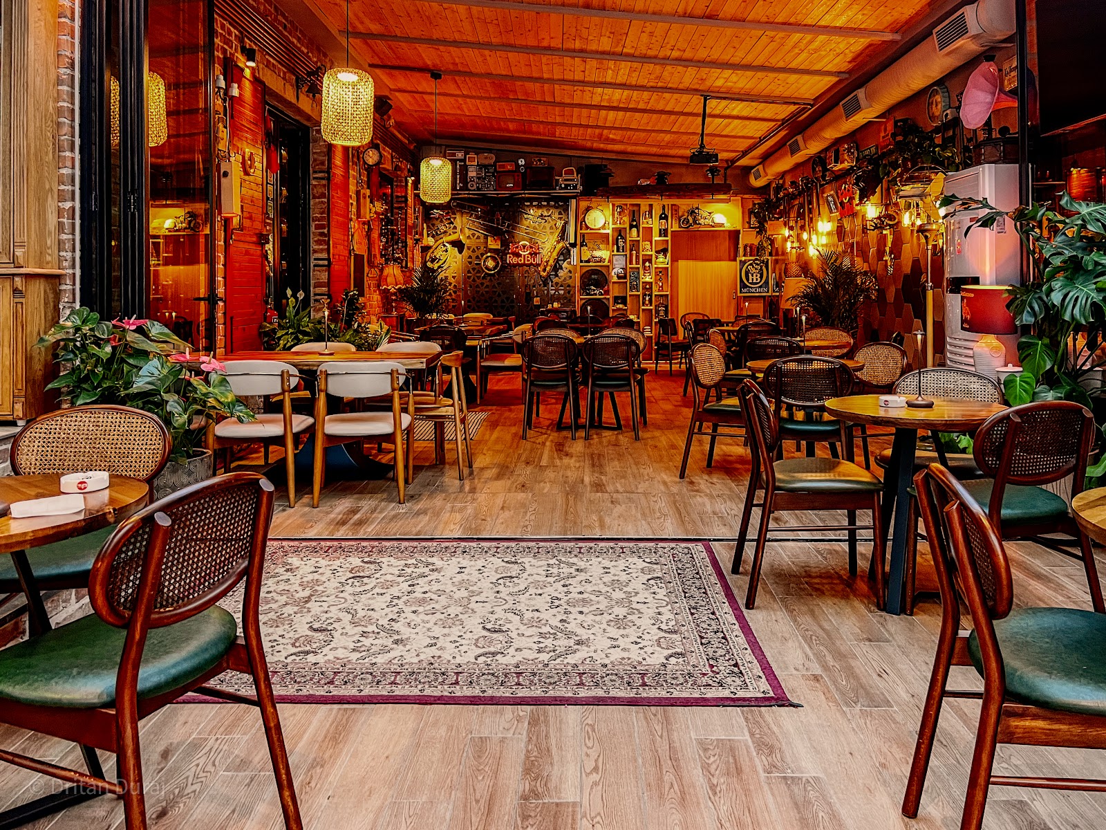 Lounge Bar 18° Grade