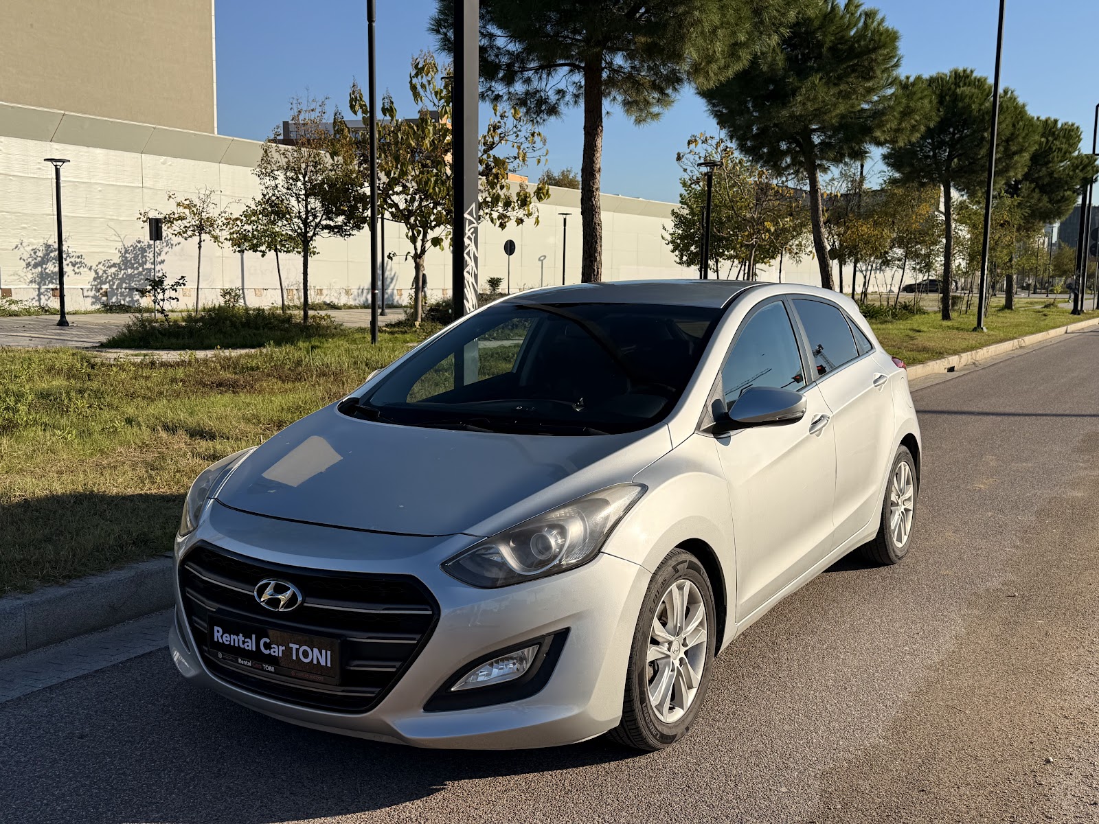 Rental Toni (makina me qera)