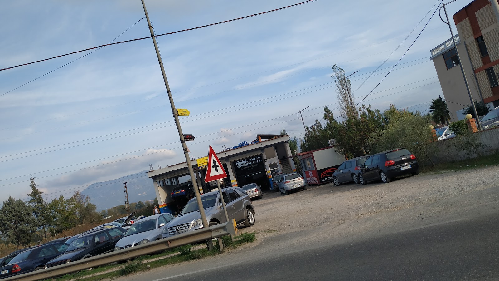 Eni Car Rental - Makina me Qera - Makina me Qira