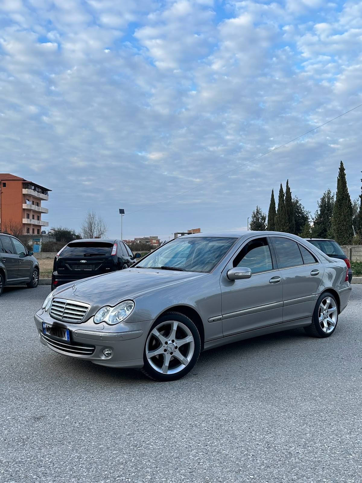 Makina me qira Pano (rent a car)