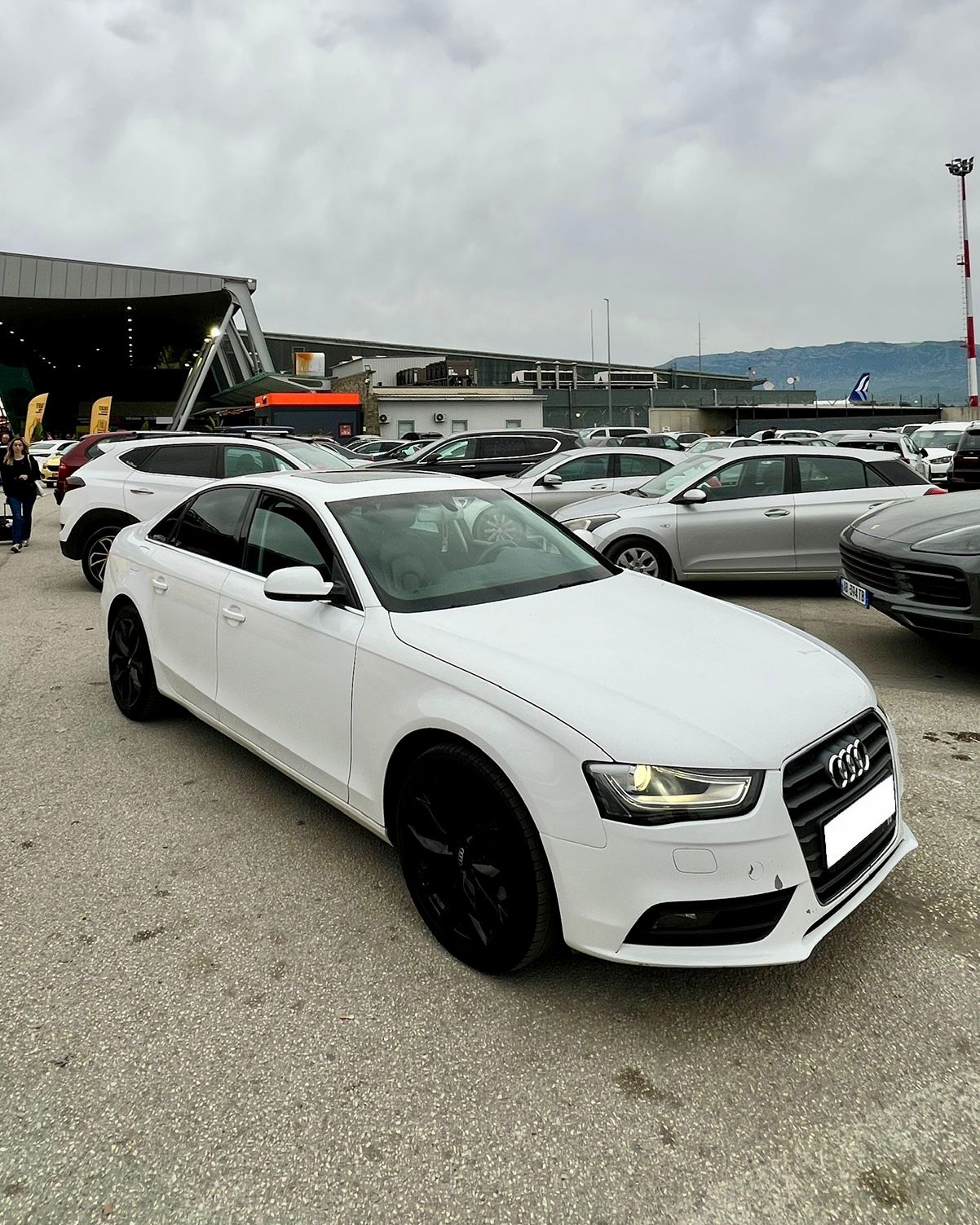 Borici Rental Motors Albania ( Makina Me Qera - Car Rental Albania)