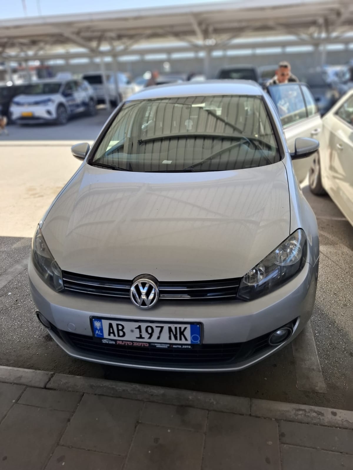 Makina Me Qera Ne Rinas, 15 deri 20 euro dita