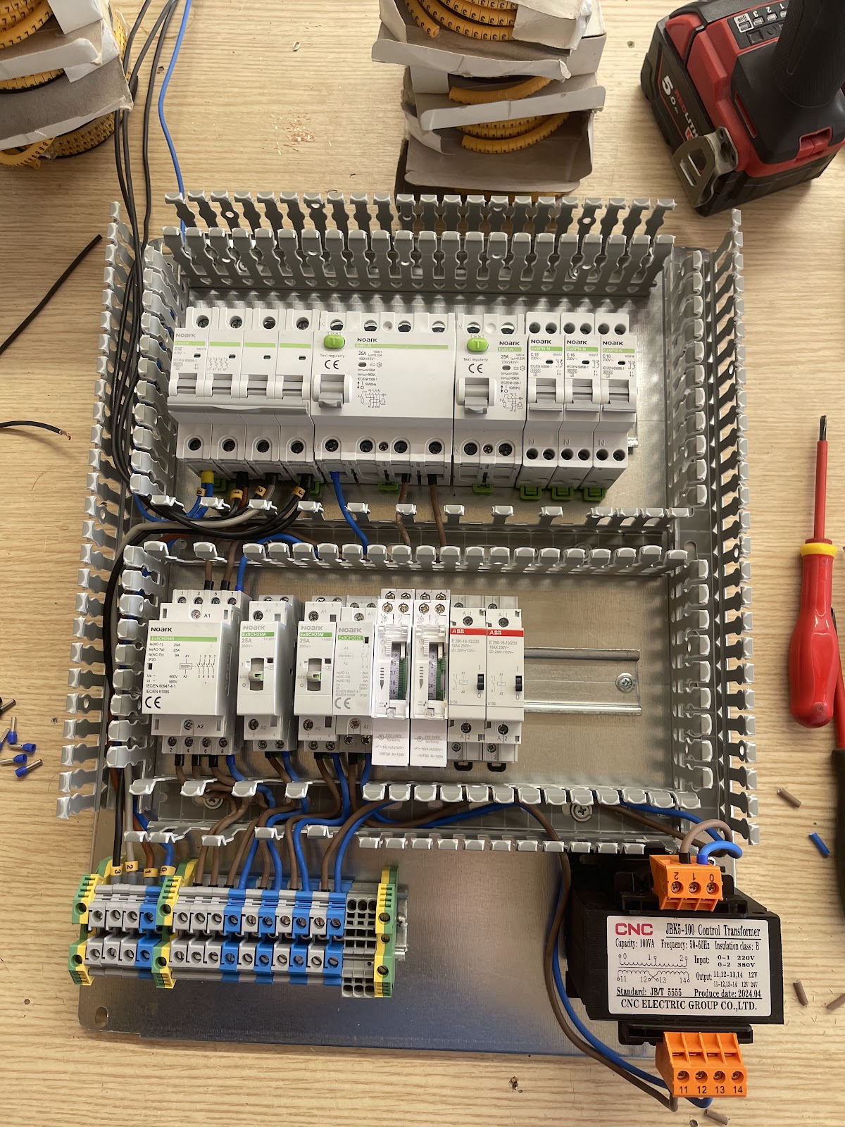 Xhuljano Elektrik