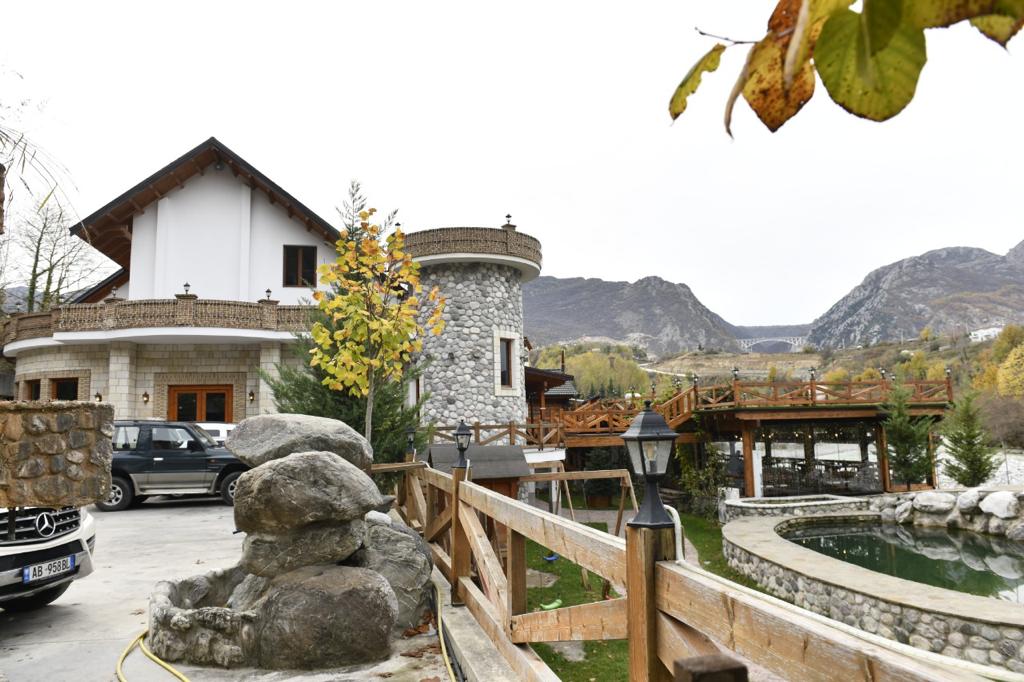 Hotel Restaurant Resort - Vëllezërit DOKA