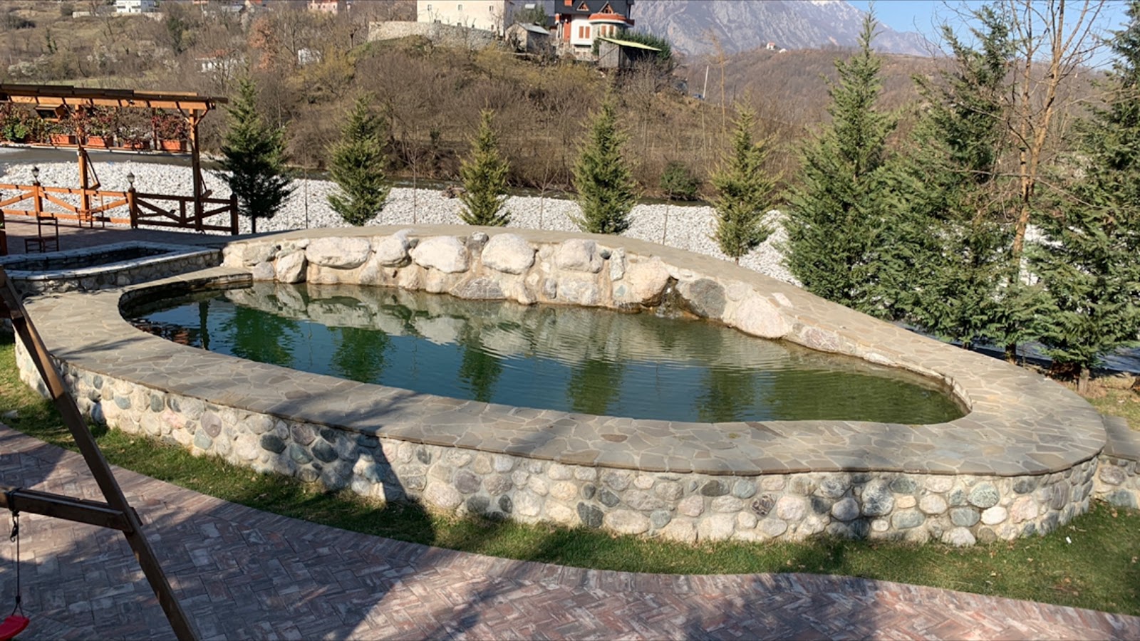 Hotel Restaurant Resort - Vëllezërit DOKA