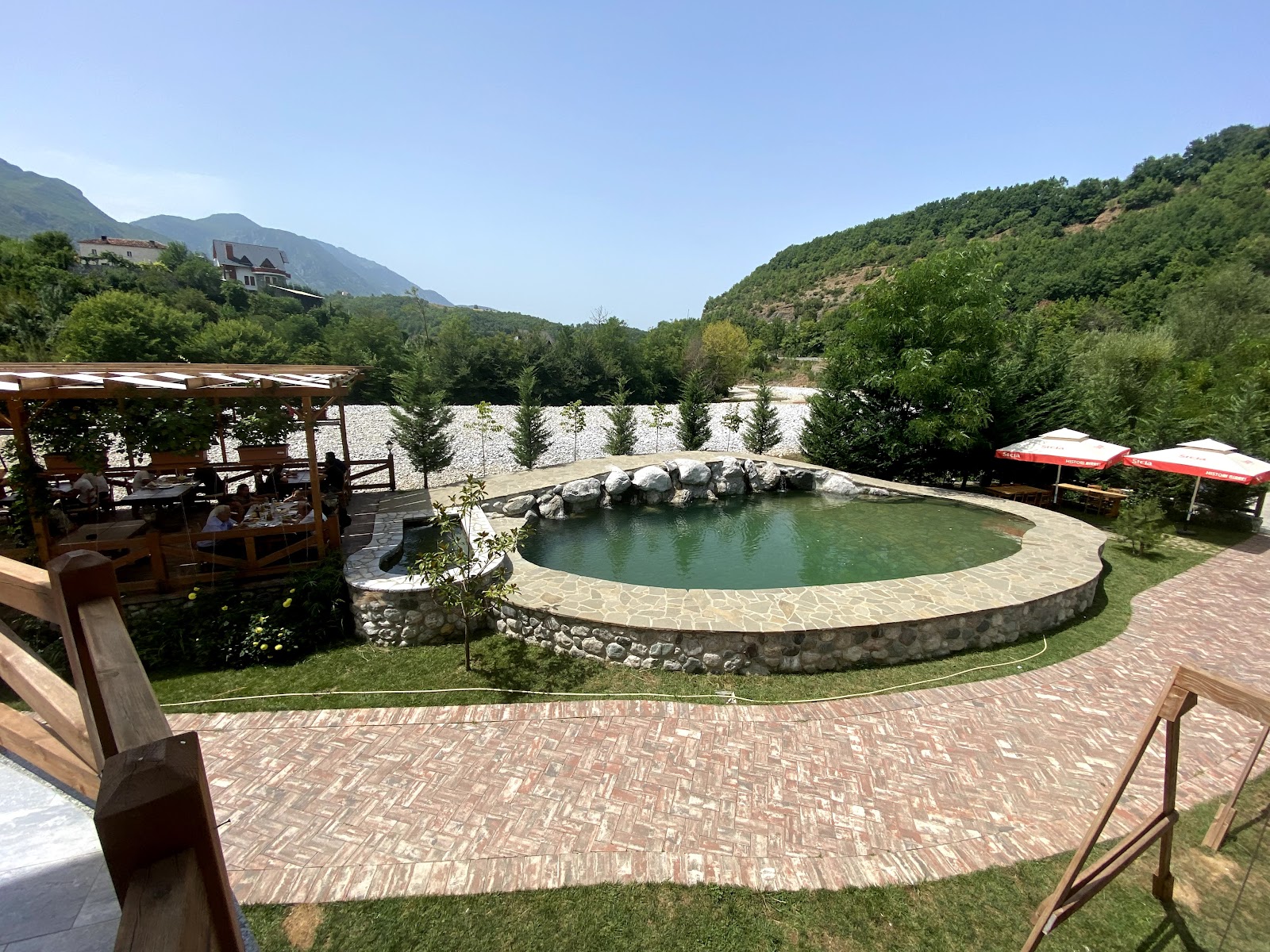 Hotel Restaurant Resort - Vëllezërit DOKA