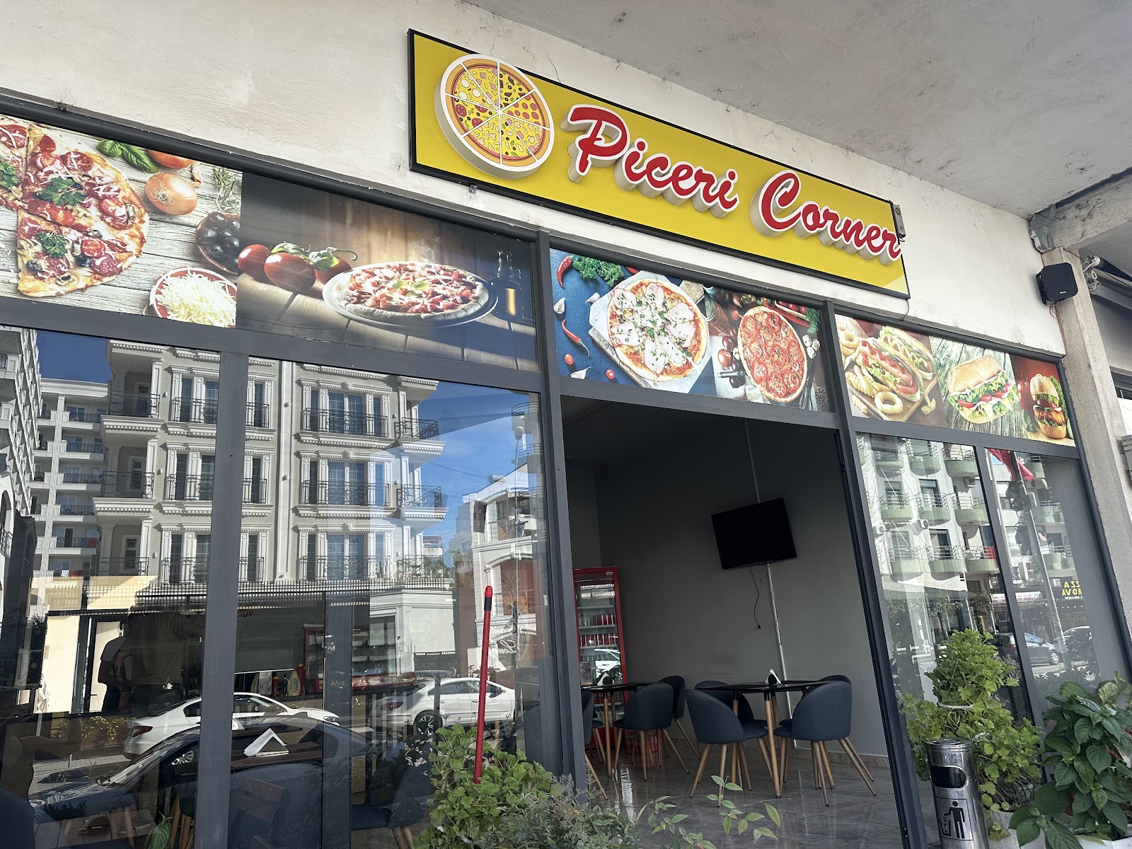 Pizzeri Corner (Piceri Corner Golem)