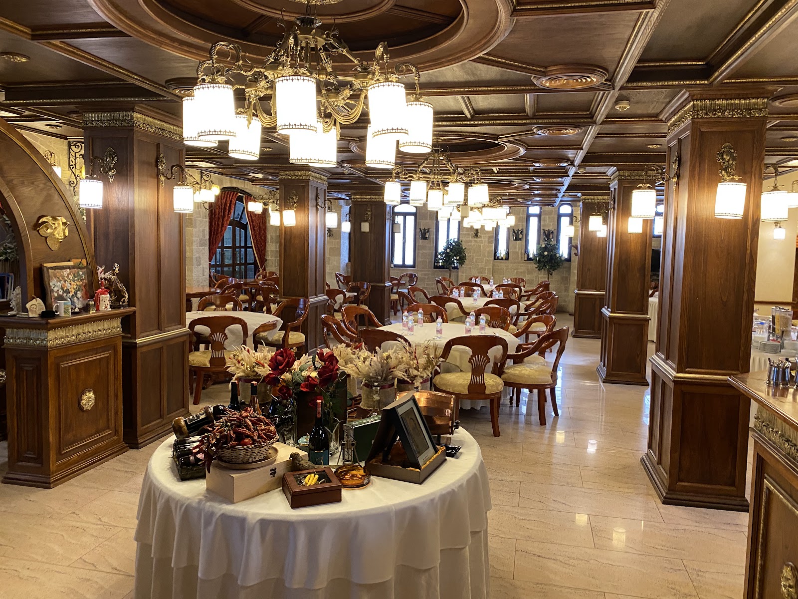 Dinasty Hotel