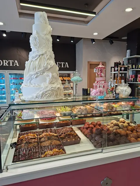Furrë Buke Pastiçeri Tito