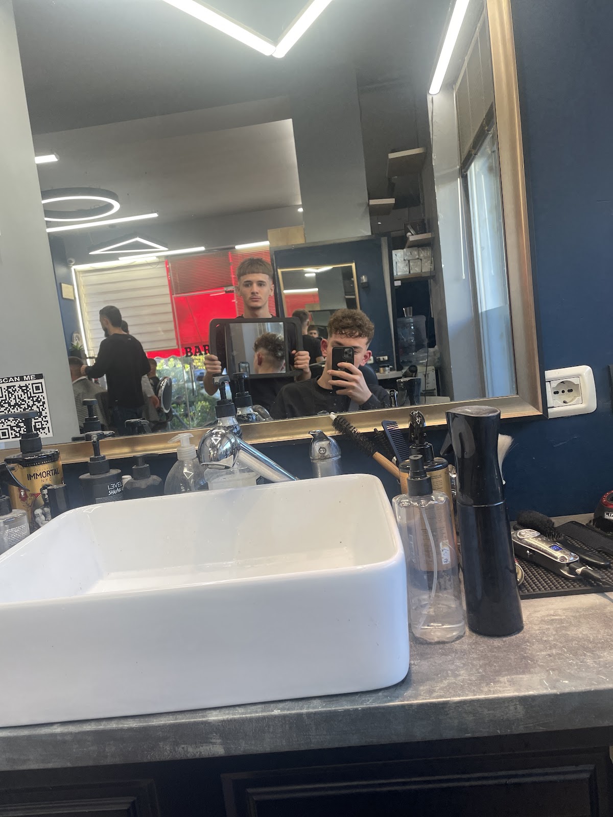 BARBER G shop