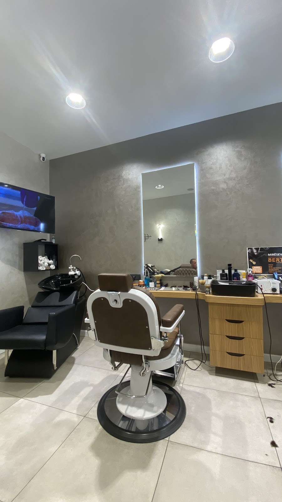 BARBER Bert Hair Shop