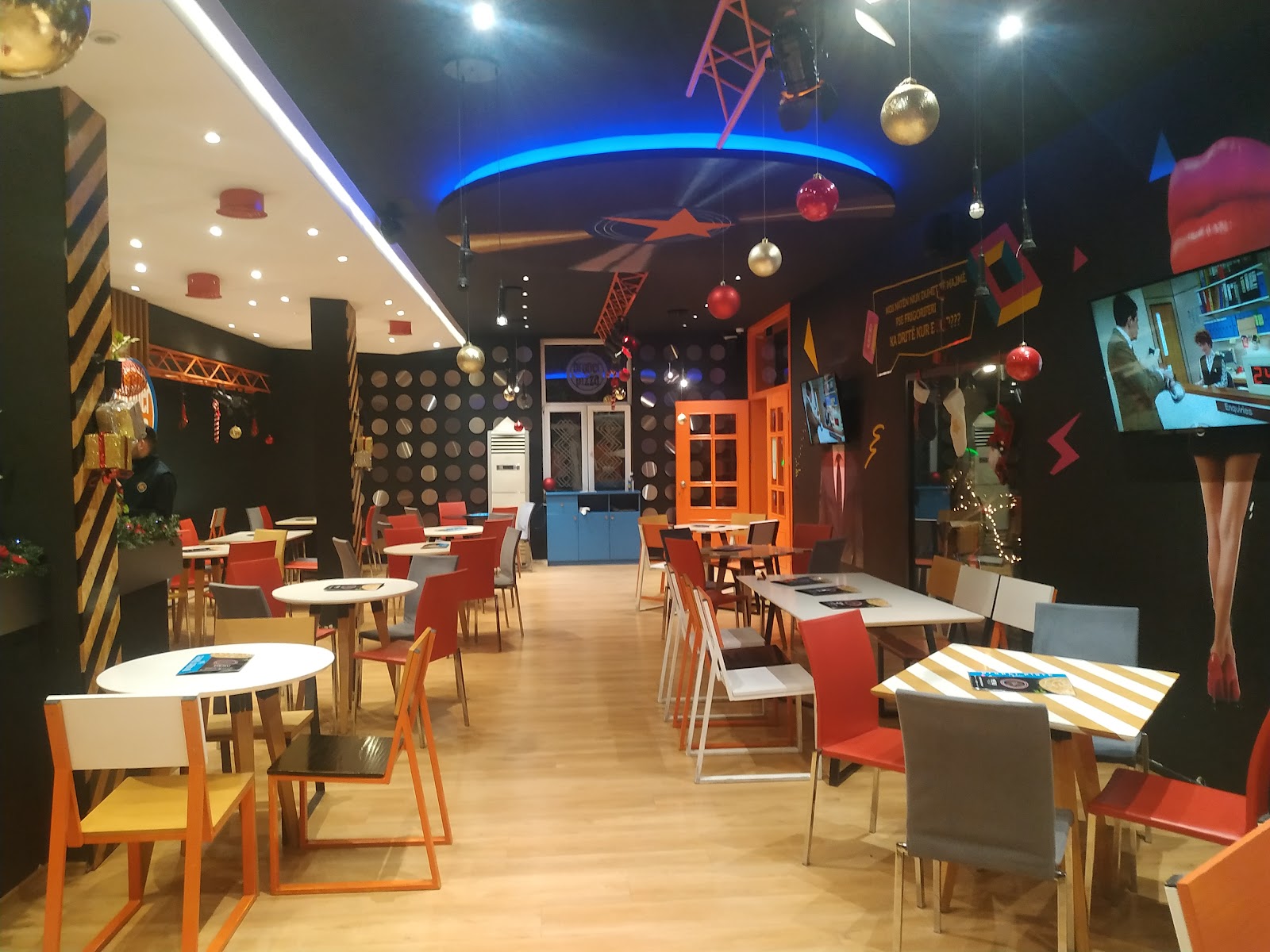 Proper Pizza "Rruga e Kavajës" (Proper Place Vila)