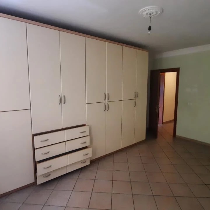 Blejmë Shesim mobilje të përdorura