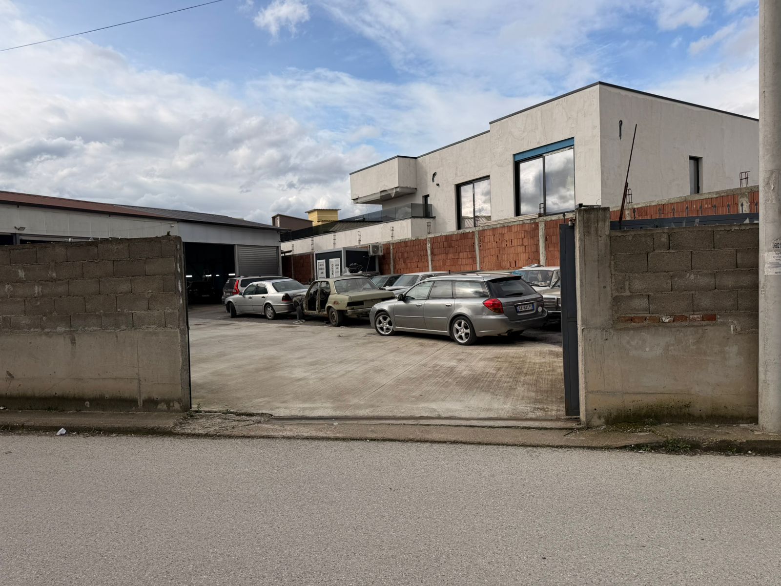 Autoservis Ani - Lyerje Makinash
