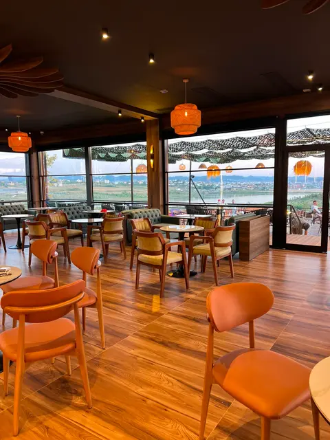 Garden View Lounge Bar