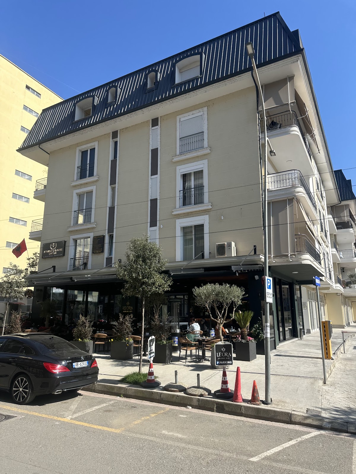 Le’Ora Lounge Bar