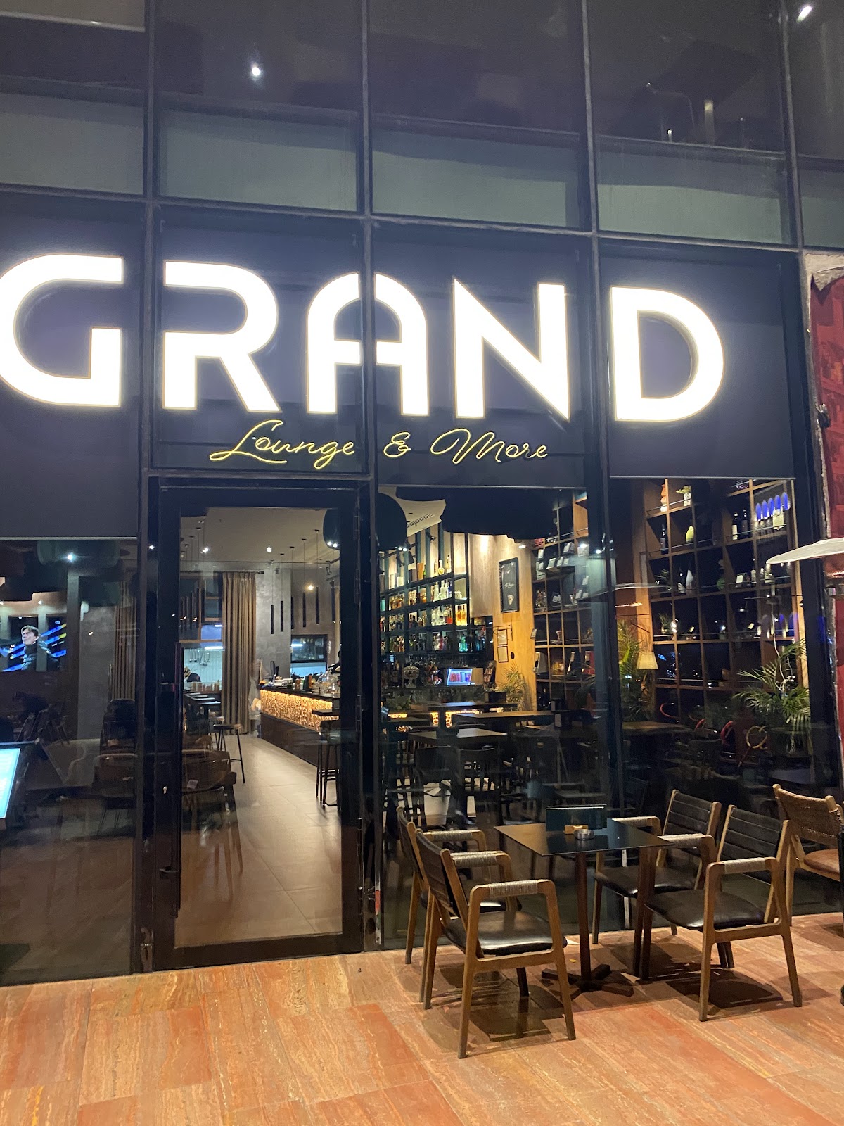 Grand Lounge & More