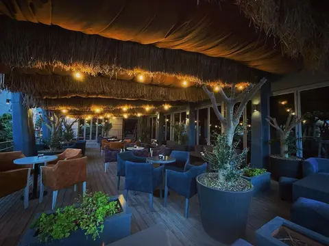 W Vollga Lounge Bar