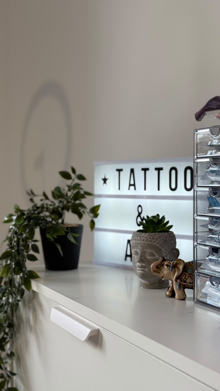 Lira Taraku Tattoo & Art Studio