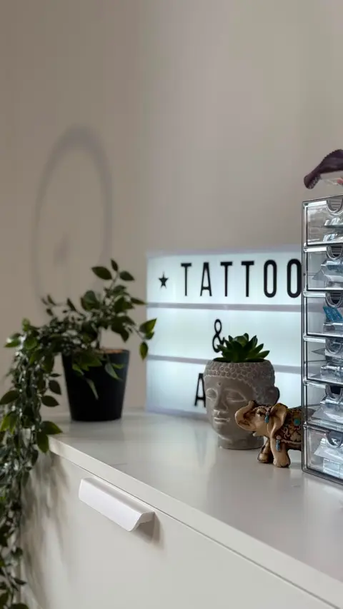 Lira Taraku Tattoo & Art Studio