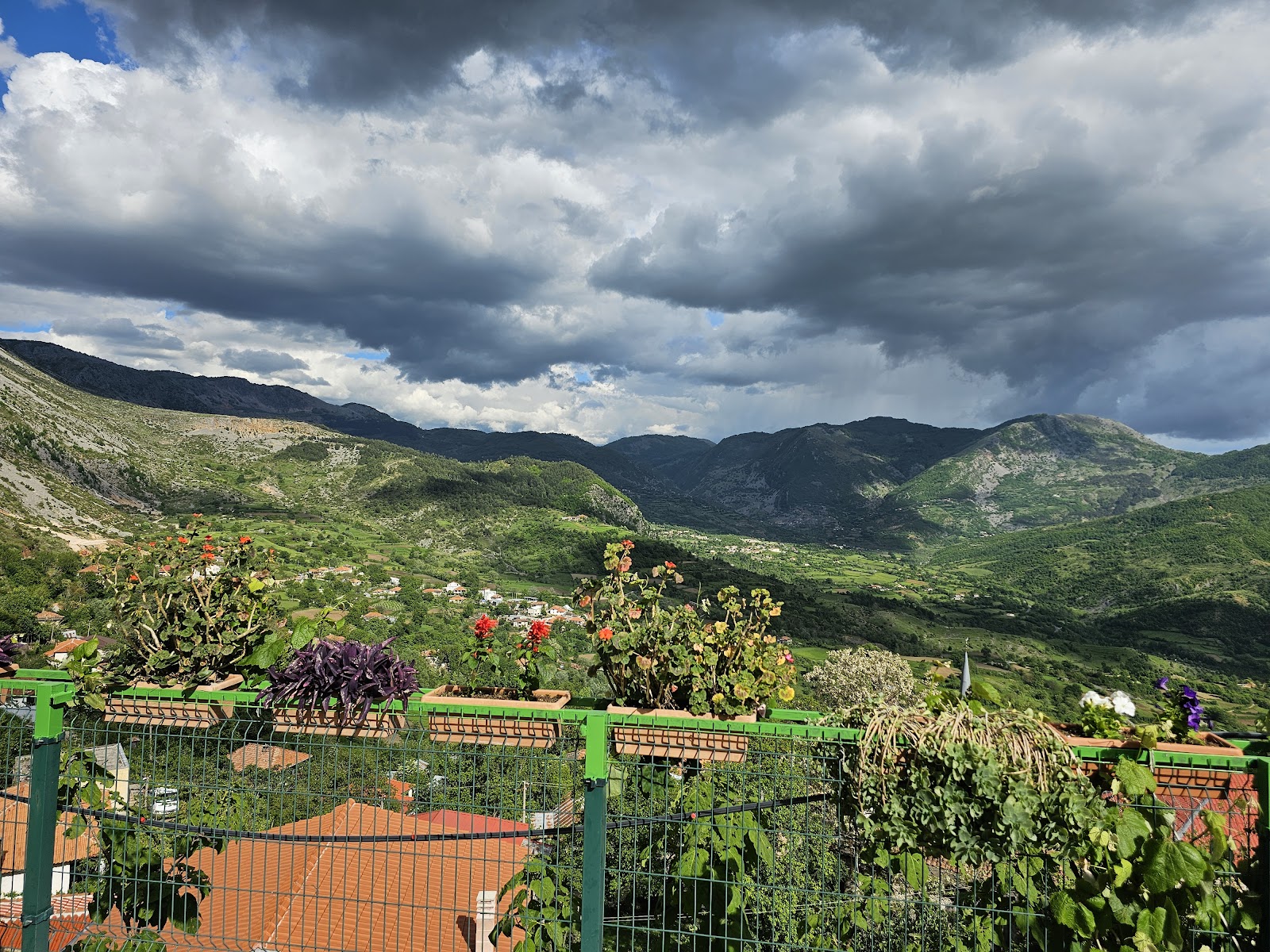 Bujtina Shën Mëria, Bar Restorant Sina