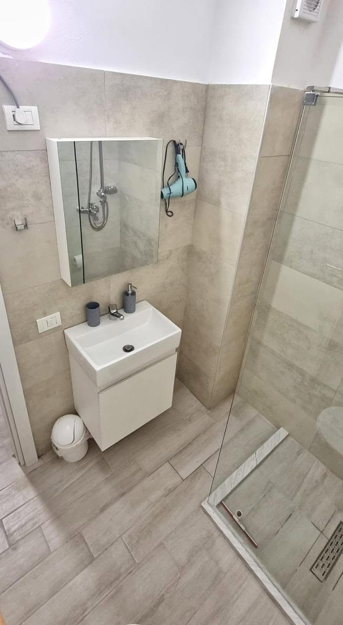 SHITET APARTAMENT Garsoniere me Ballkon Plazh  - 3