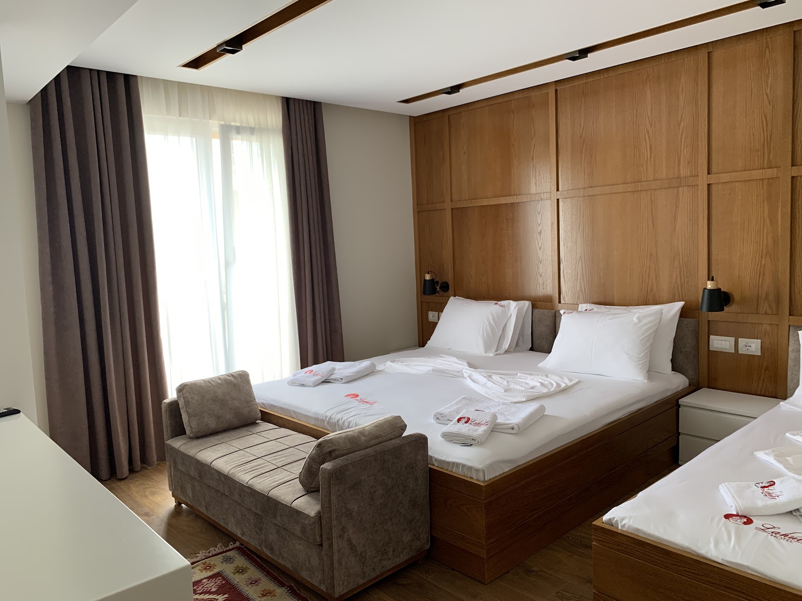 Lahuta Hotel