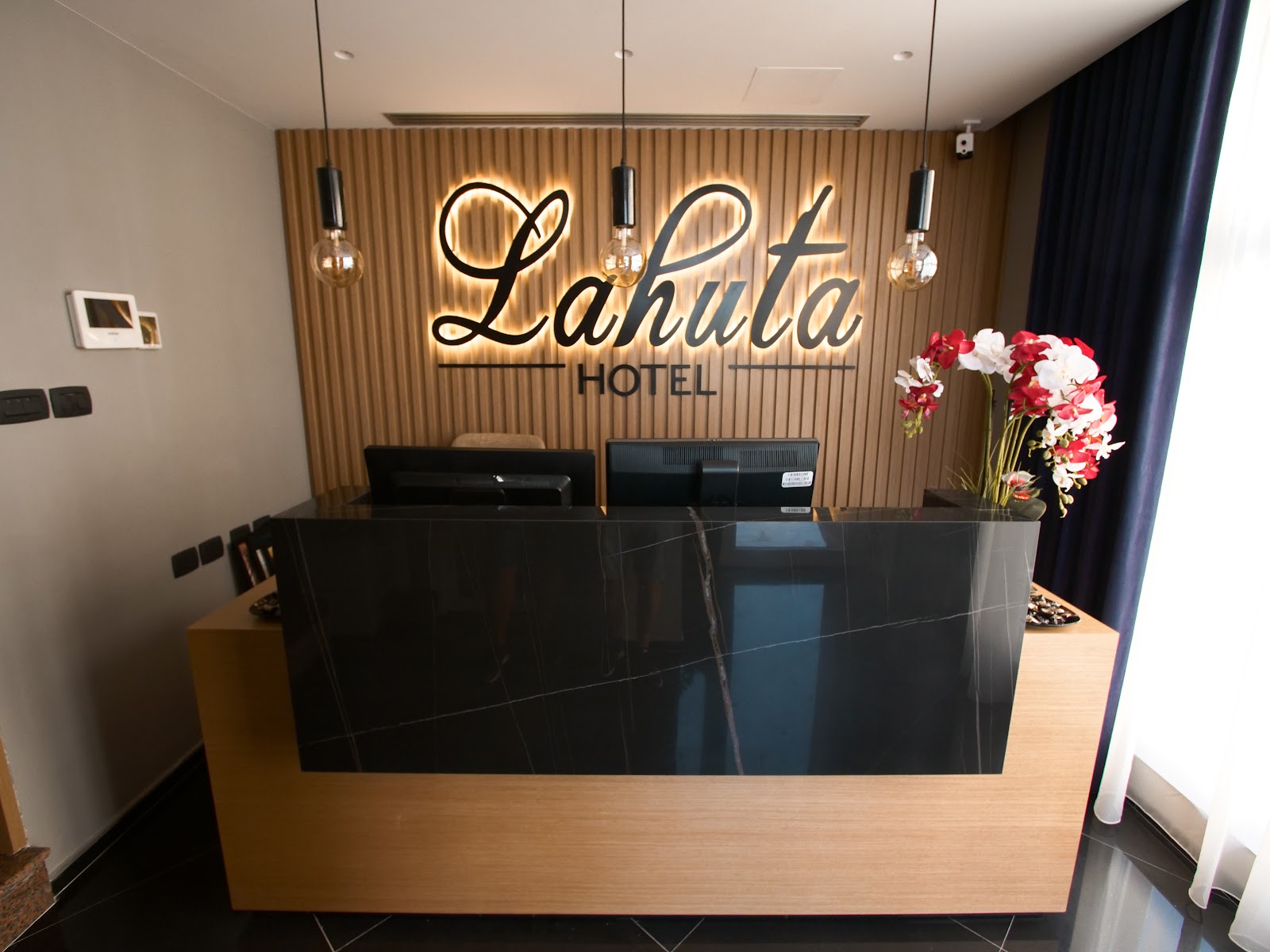 Lahuta Hotel
