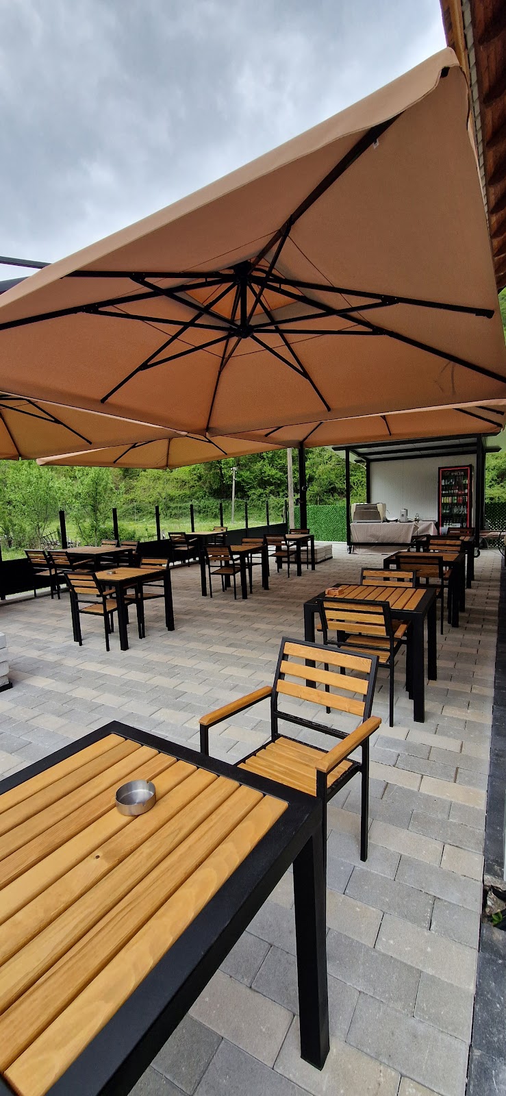 Bujtina Tinari "Restaurant & Guesthouse"