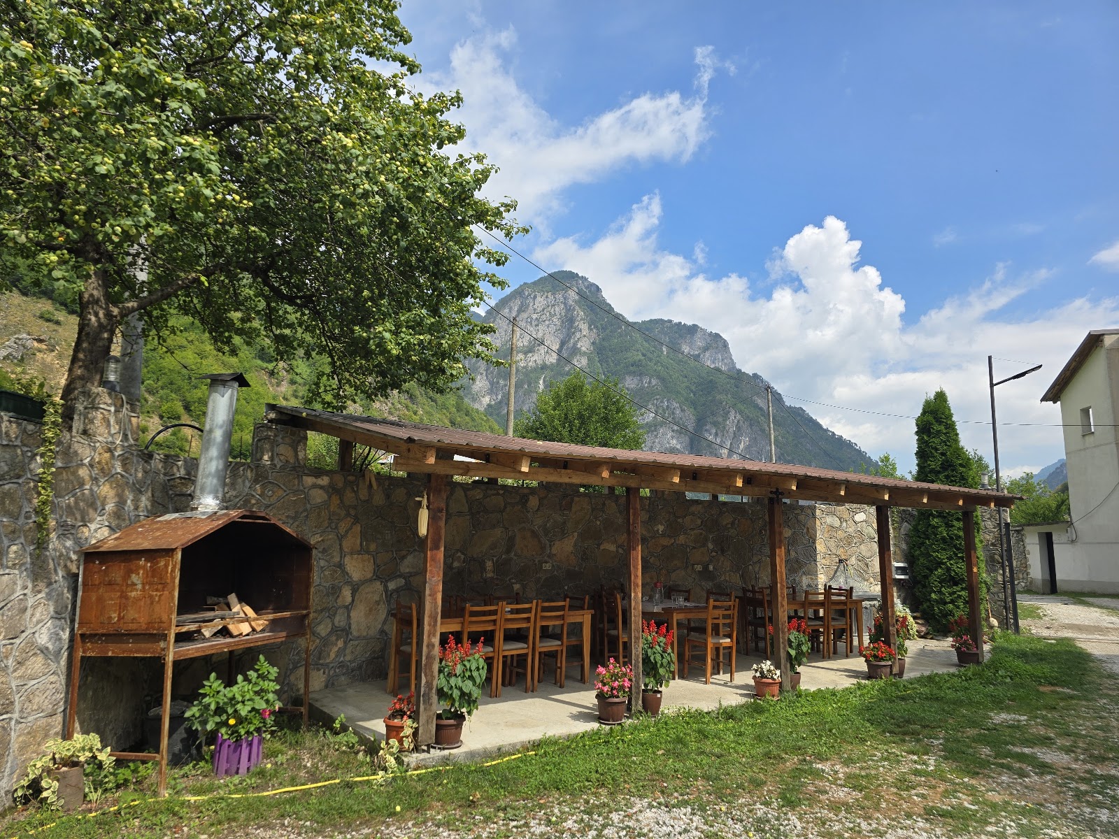 Hotel & Bar - Restorant - Piceri "Dragobia"