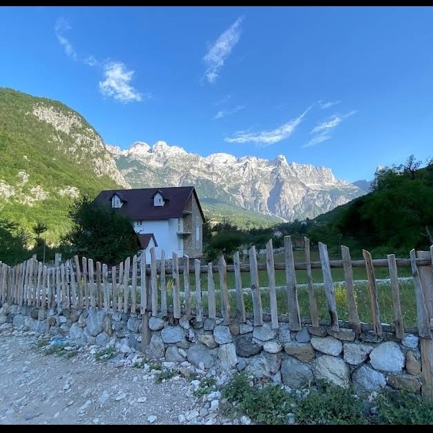 Bujtina Tinari "Restaurant & Guesthouse"