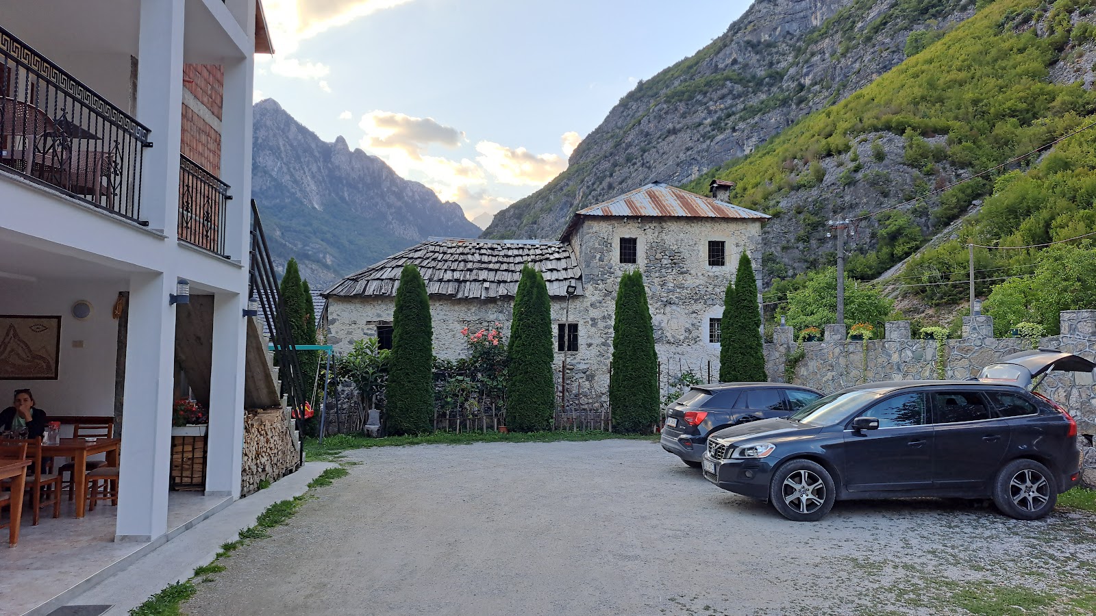 Hotel & Bar - Restorant - Piceri "Dragobia"