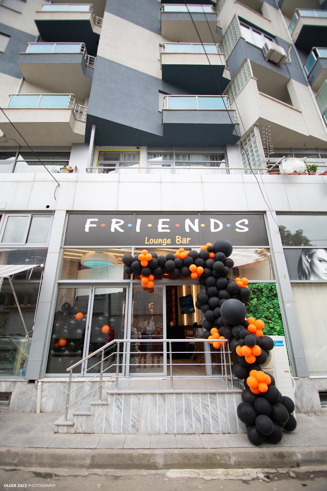 Lounge Friends Bar