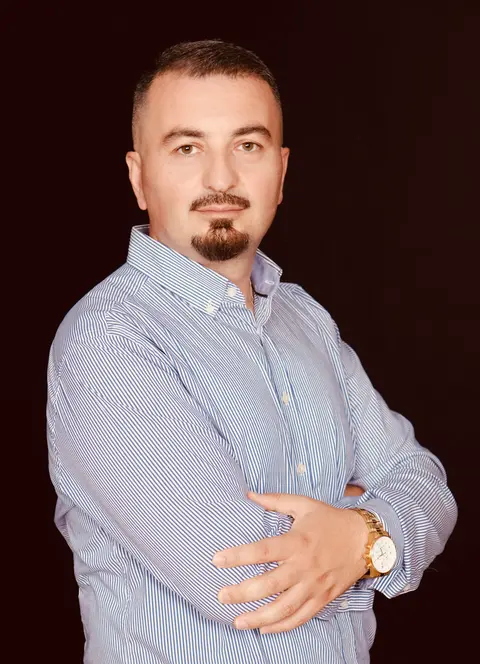 Avokat Klaudi Zholi