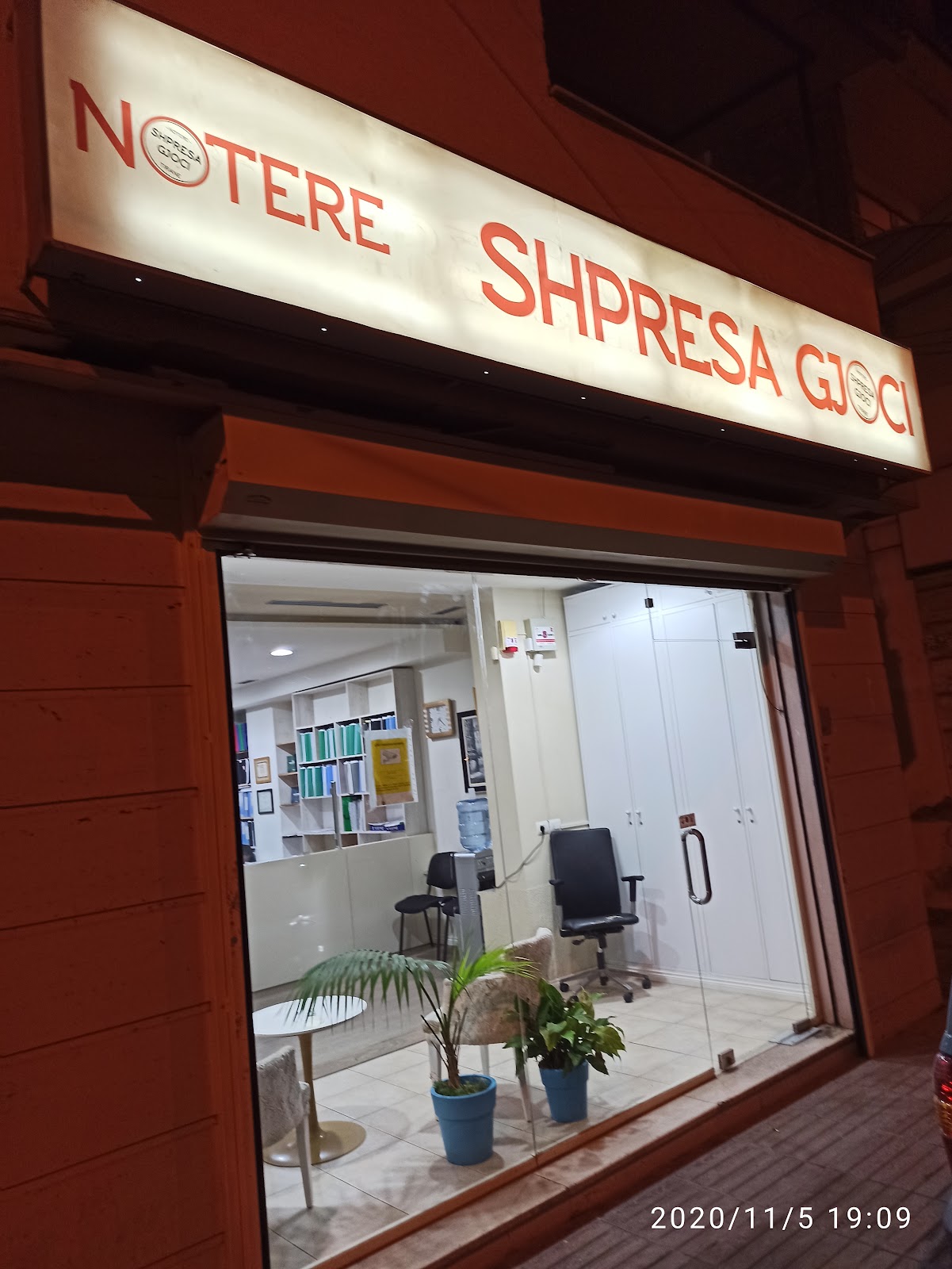 Noteri ''Shpresa Gjoci"