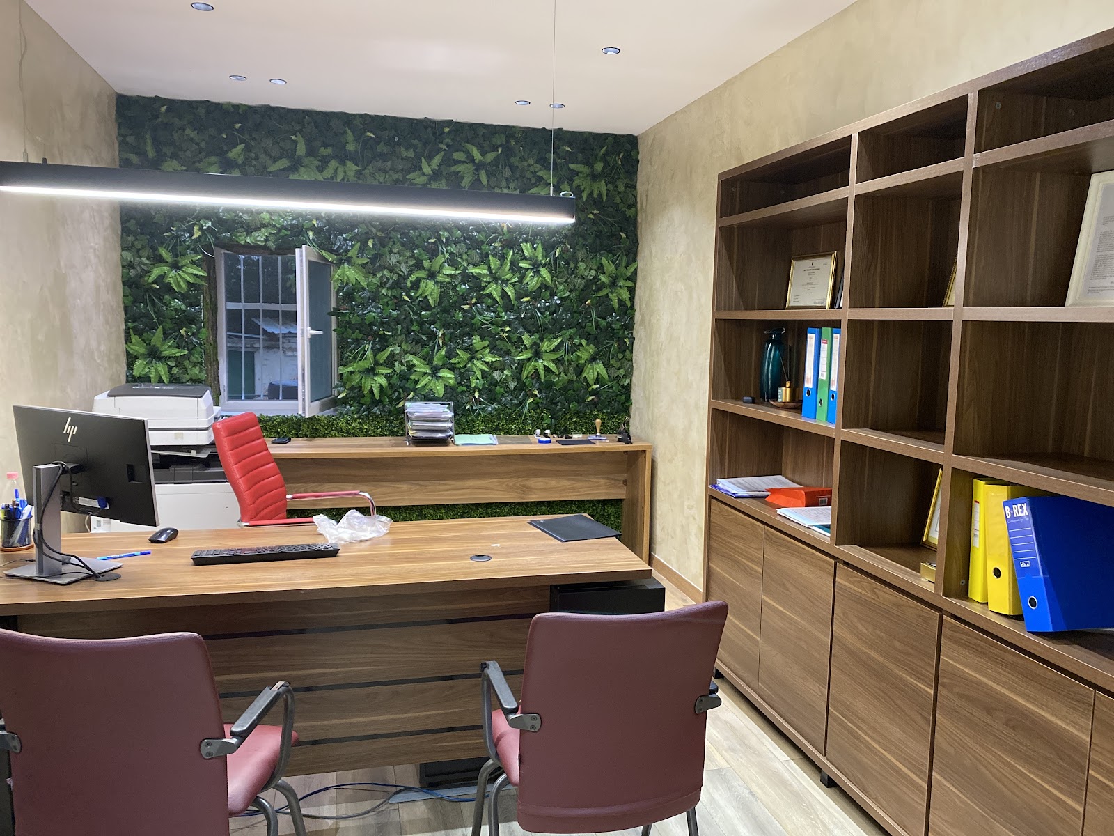 Noter / Notary Valbona Selimi