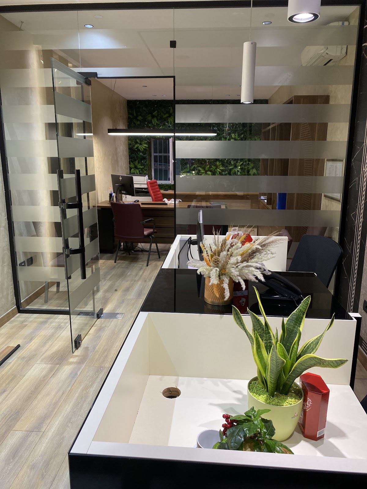 Noter / Notary Valbona Selimi