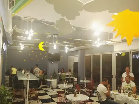 ''Day Night'' Fast Food