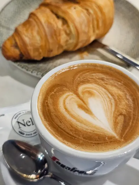 Furrë buke, Pastiçeri Nela 7