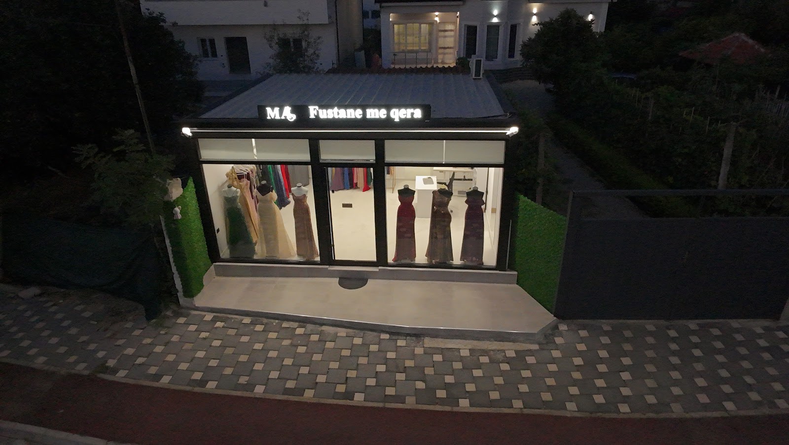 Fustane me qera ( Ma.fustanemeqera1 , thonj me xhel )