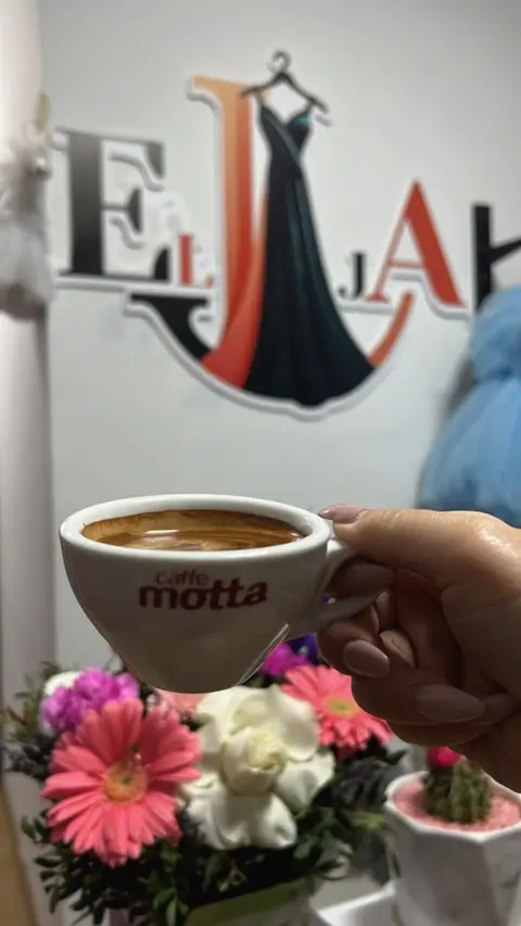 Fustane me qera Elja