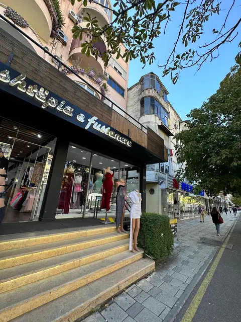 Shtëpia e Fustaneve ( Dress For Rent ) ( Wedding Dress ) (Bridal)( Fustane Me Qera) (Vello Nuserie) (Vello Nusesh) Vello Nuse