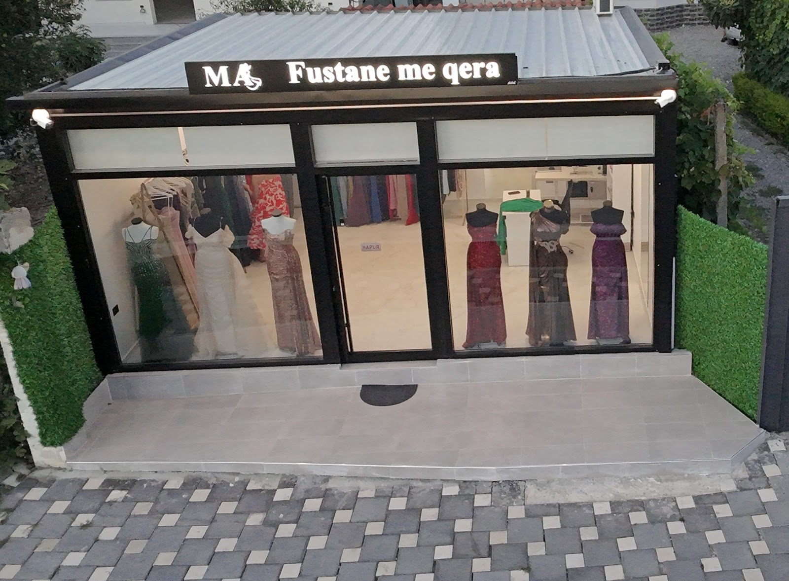 Fustane me qera ( Ma.fustanemeqera1 , thonj me xhel )