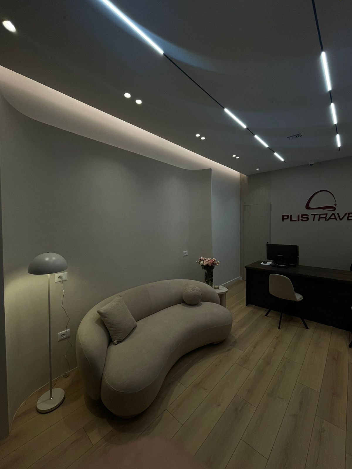 Plis Travel