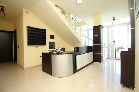 AL Hotel