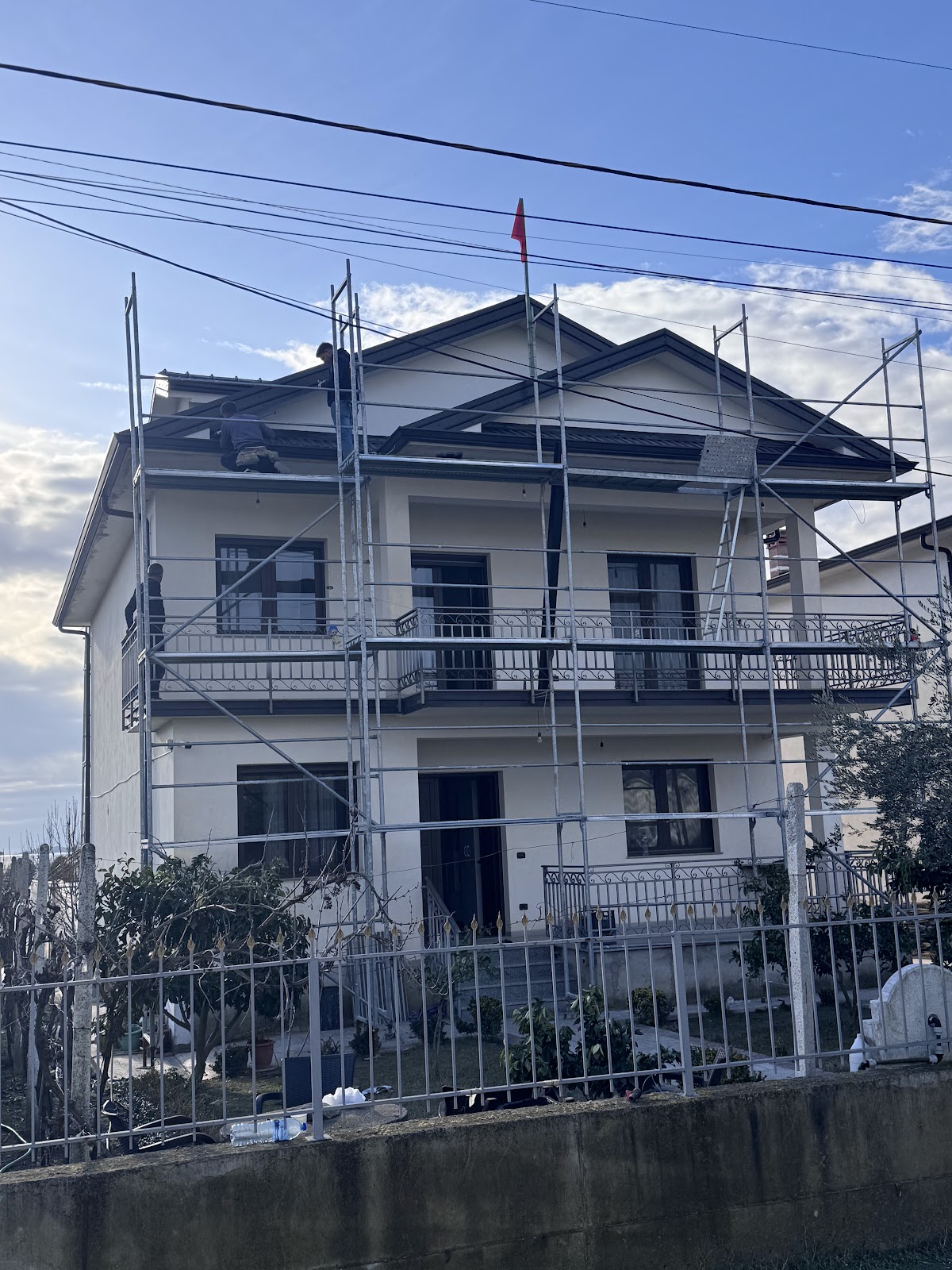 Punime ndërtimi - Mure - Sovatim - Kapot - Çatia